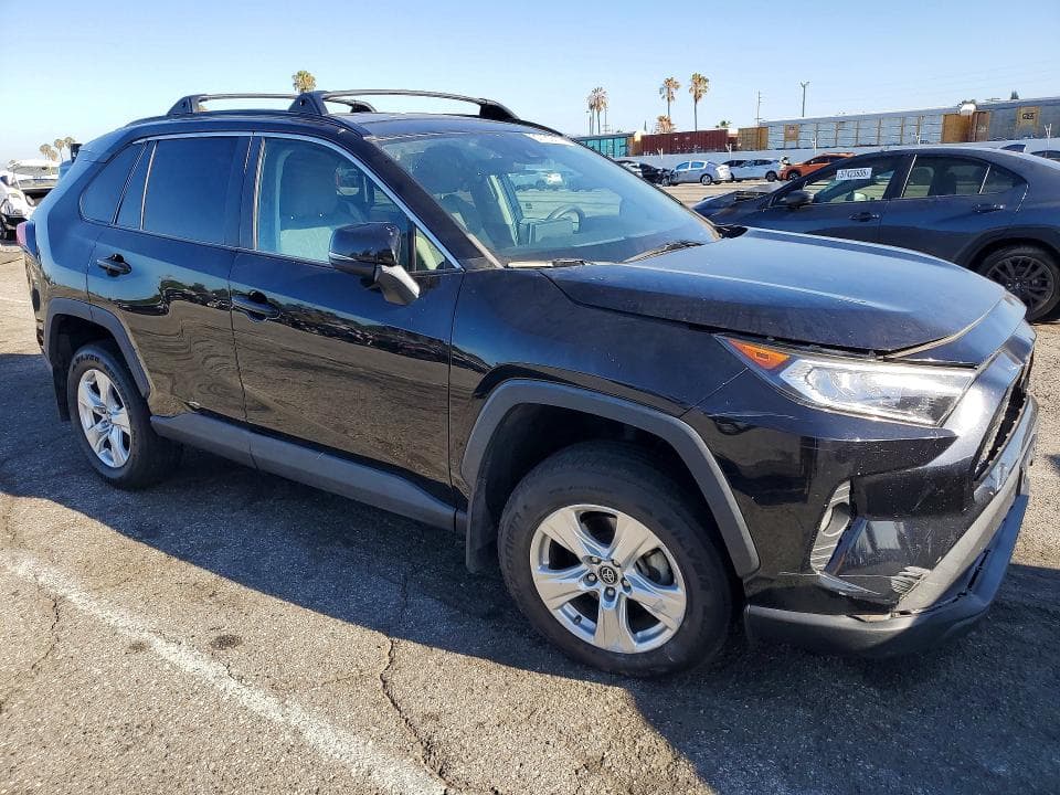 2020 TOYOTA RAV4 XLE 4