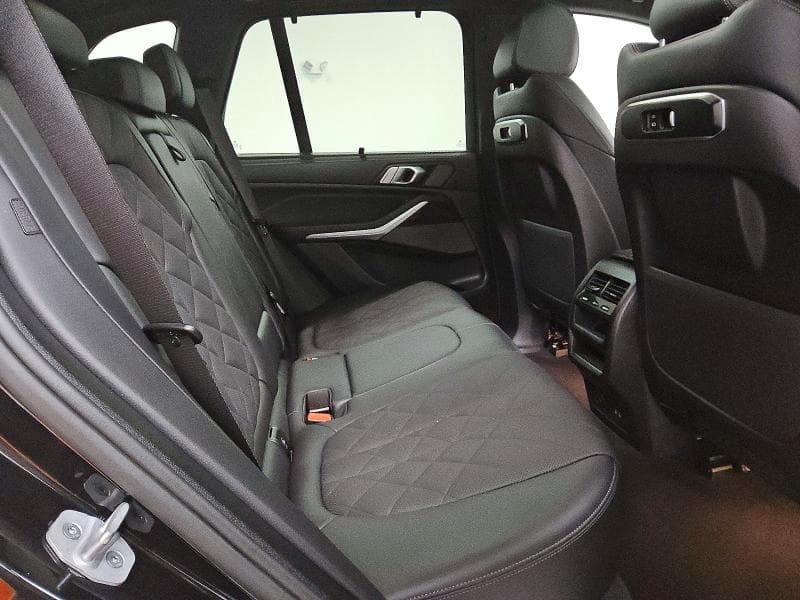 2025 BMW X5 XDRIVE50E 11
