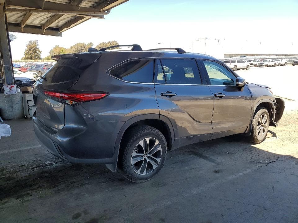 2020 TOYOTA HIGHLANDER XLE 3