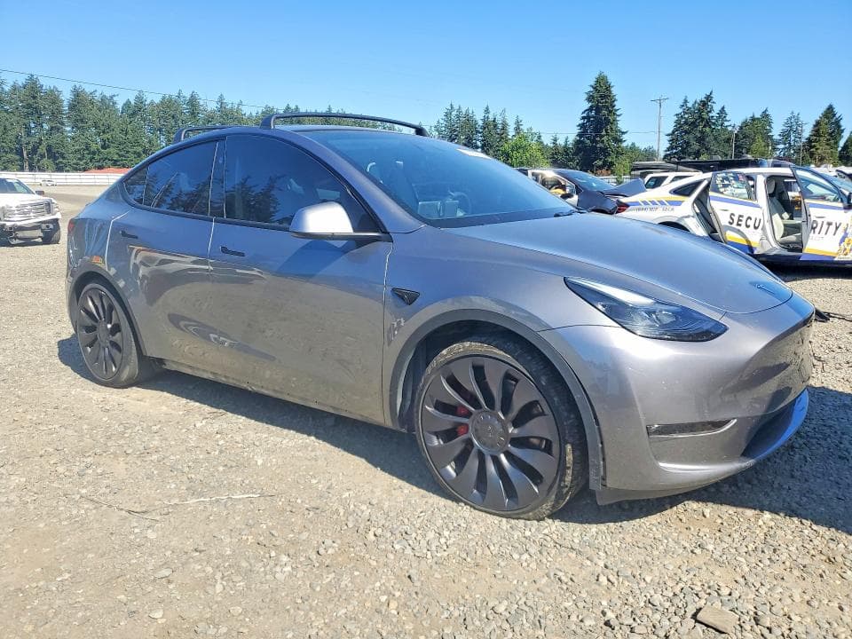 2025 TESLA MODEL Y 4