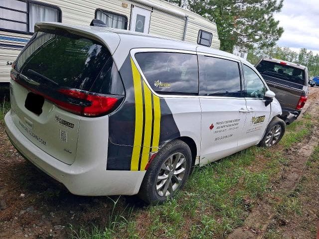 2023 CHRYSLER PACIFICA 3
