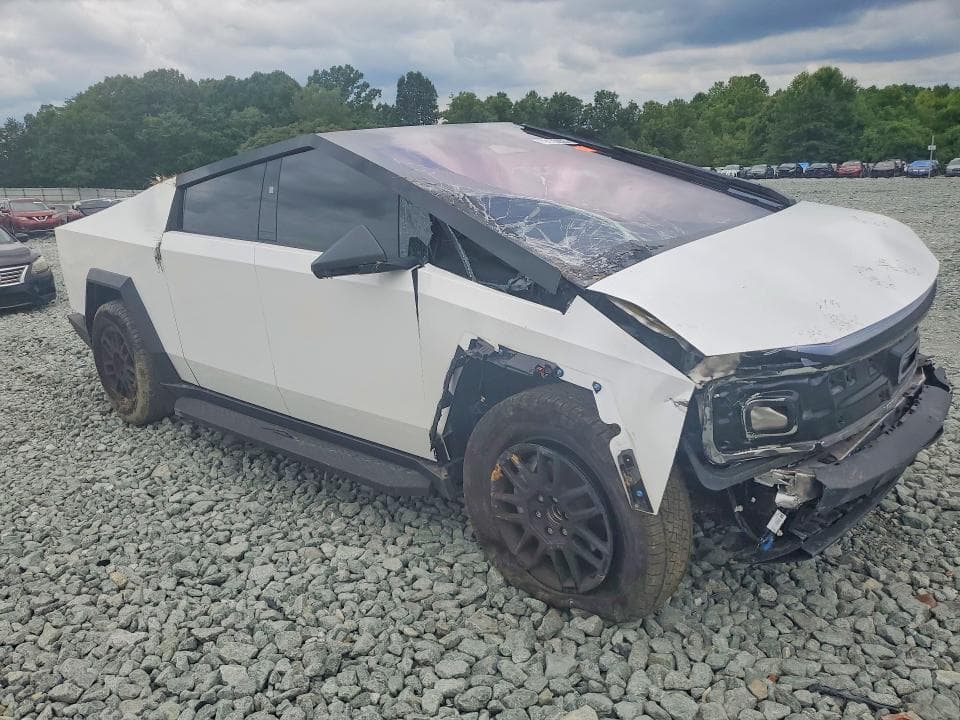 2025 TESLA CYBERTRUCK 4