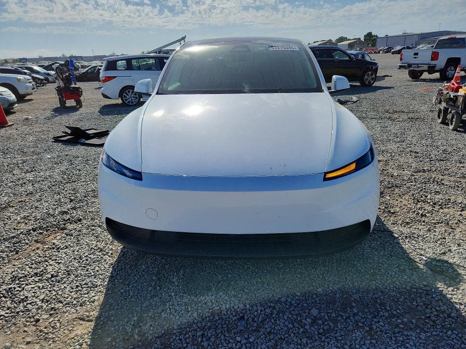 2026 TESLA MODEL Y 5