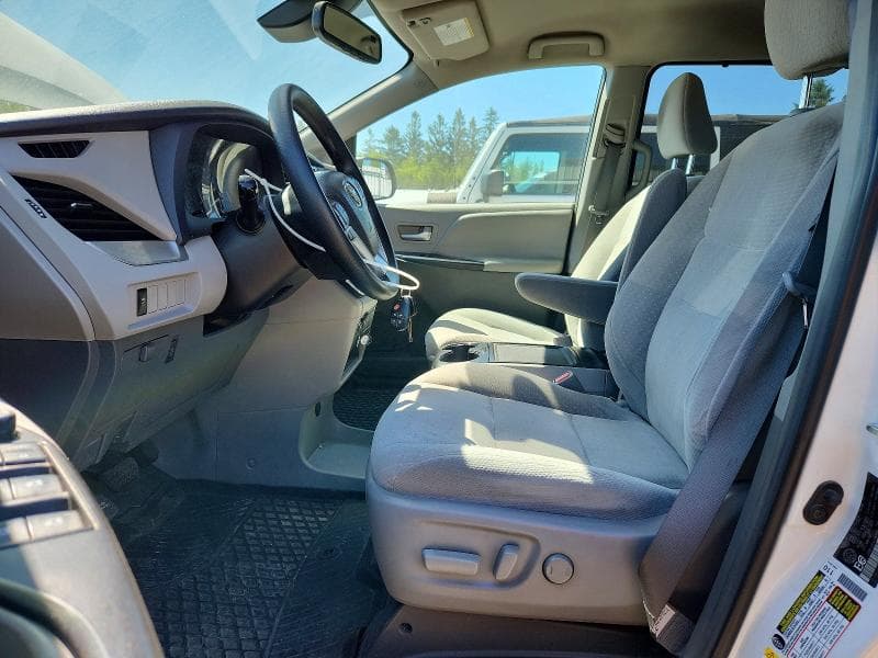 2018 TOYOTA SIENNA LE 7