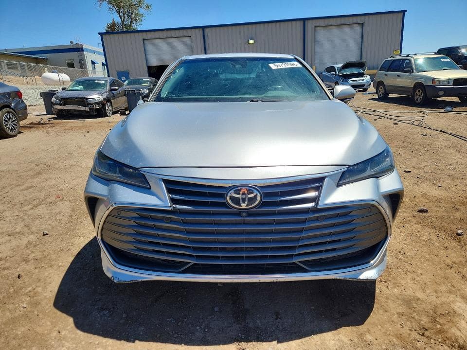 2019 TOYOTA AVALON LIMITED 5