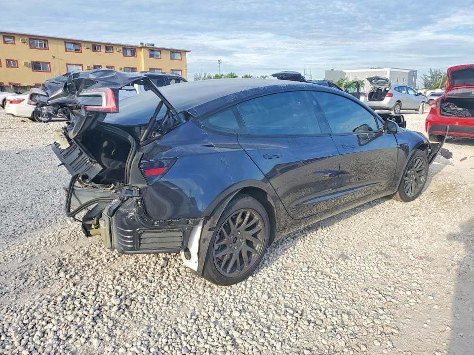 2025 TESLA MODEL 3 3