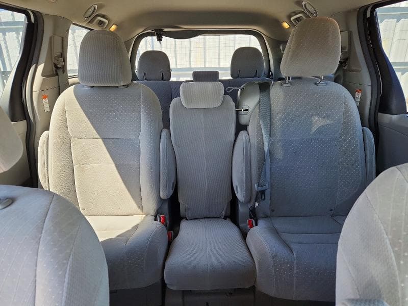 2018 TOYOTA SIENNA LE 10