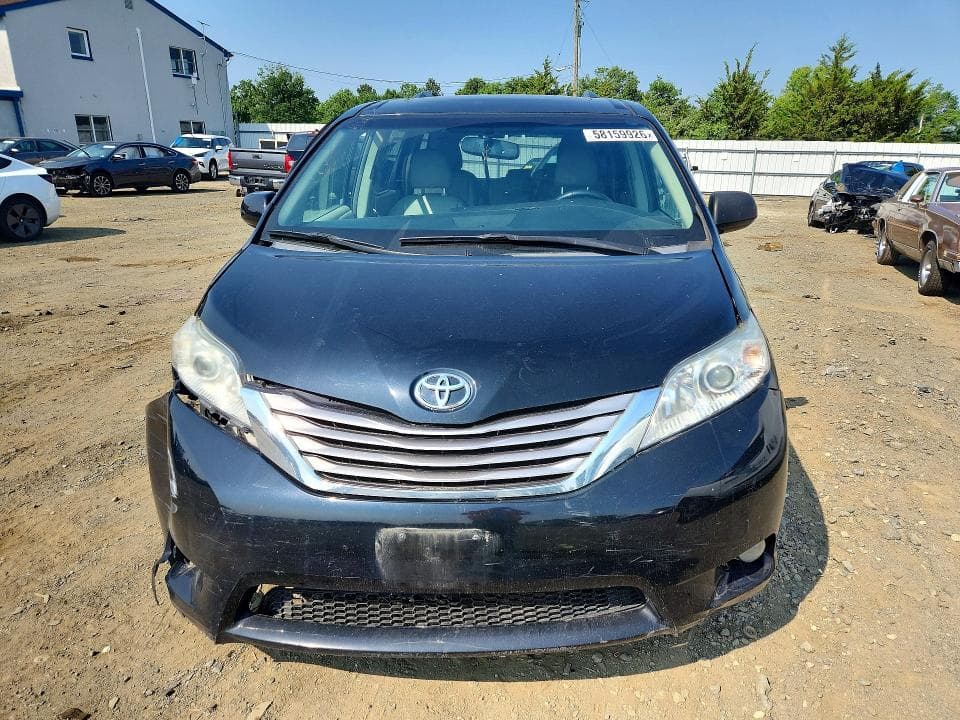2017 TOYOTA SIENNA 5