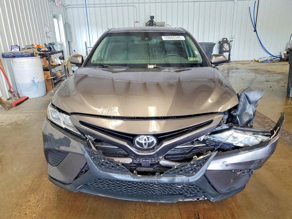 2018 TOYOTA CAMRY SE 5