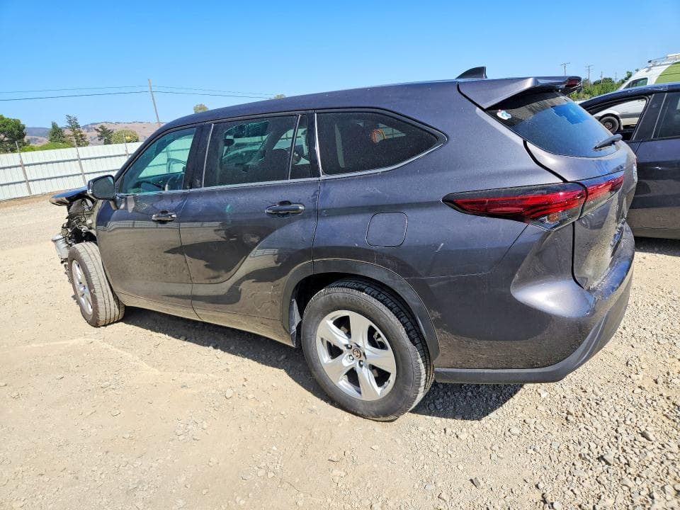 2022 TOYOTA HIGHLANDER LE 2