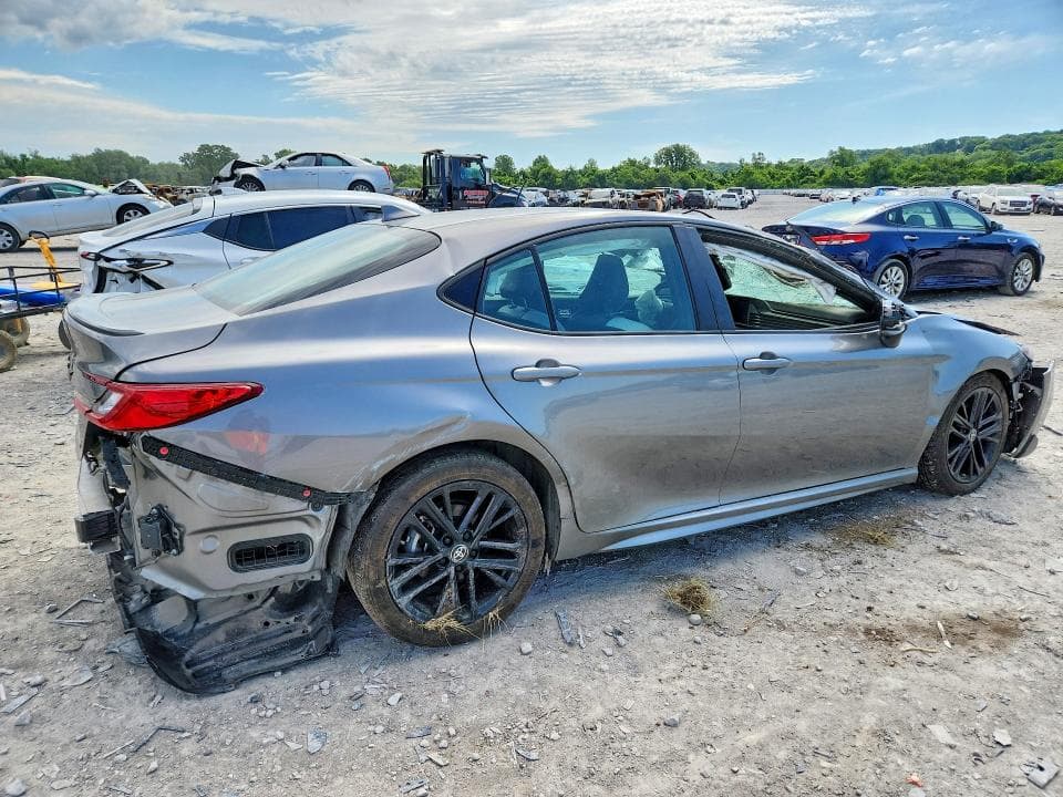 2025 TOYOTA CAMRY SE 3