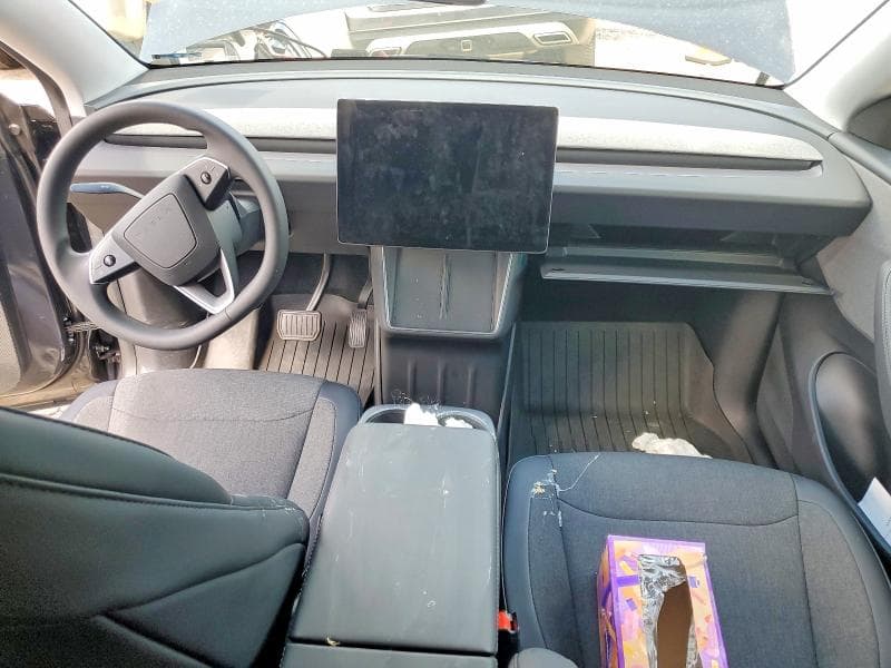 2026 TESLA MODEL Y 8