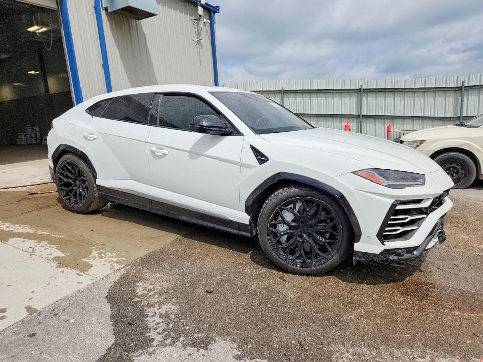 2019 LAMBORGHINI URUS 4