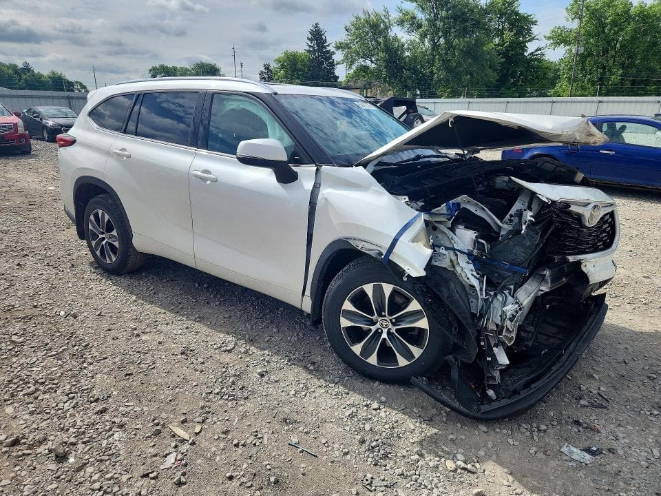 2020 TOYOTA HIGHLANDER XLE 4
