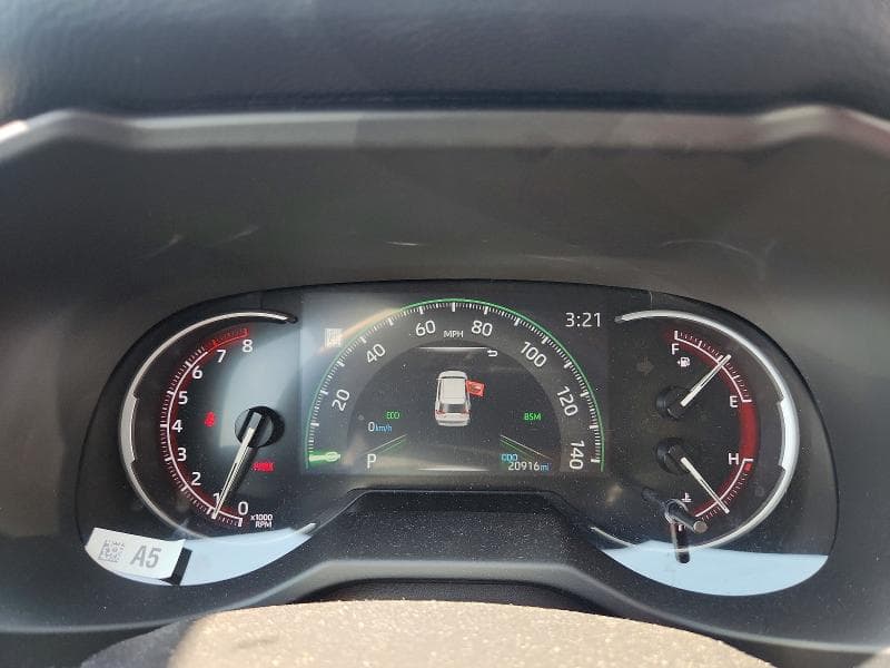 2025 TOYOTA RAV4 XLE 9