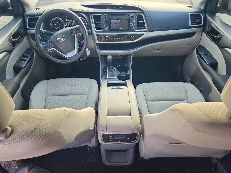 2017 TOYOTA HIGHLANDER LE 8