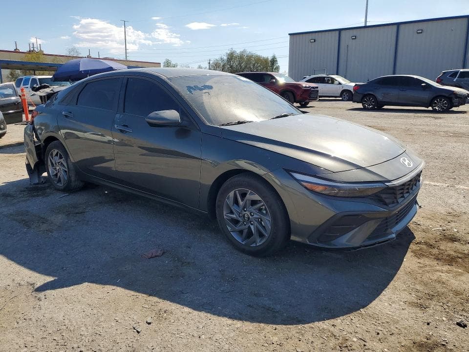 2024 HYUNDAI ELANTRA SEL 4