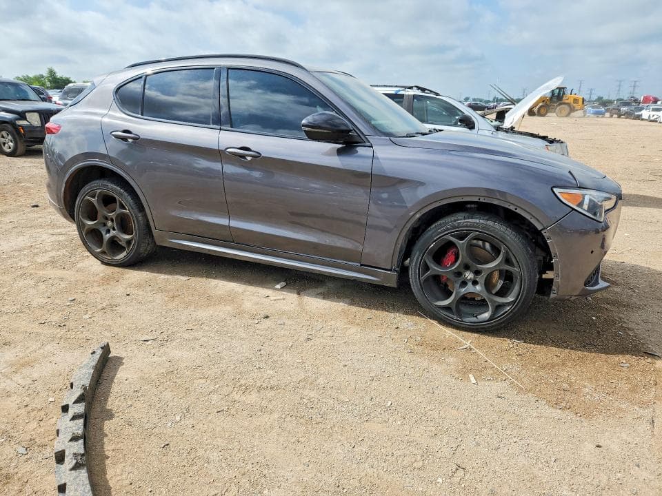 2022 ALFA ROMEO STELVIO TI/TI SPORT 4