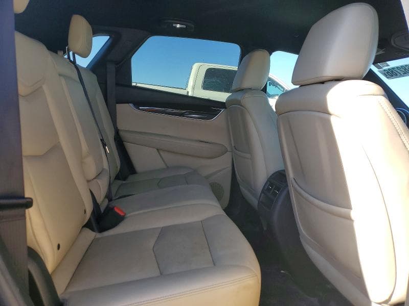 2017 CADILLAC XT5 11
