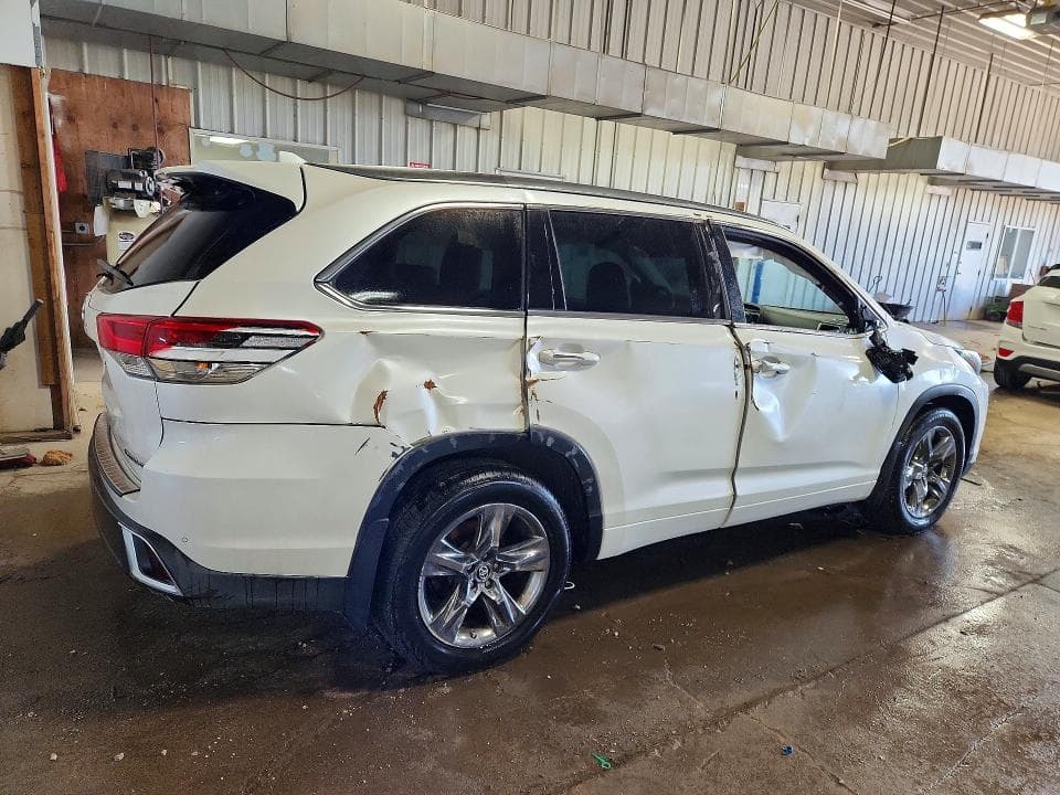 2017 TOYOTA HIGHLANDER LIMITED PLATINUM 3