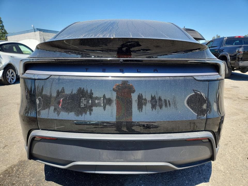 2026 TESLA MODEL Y 6