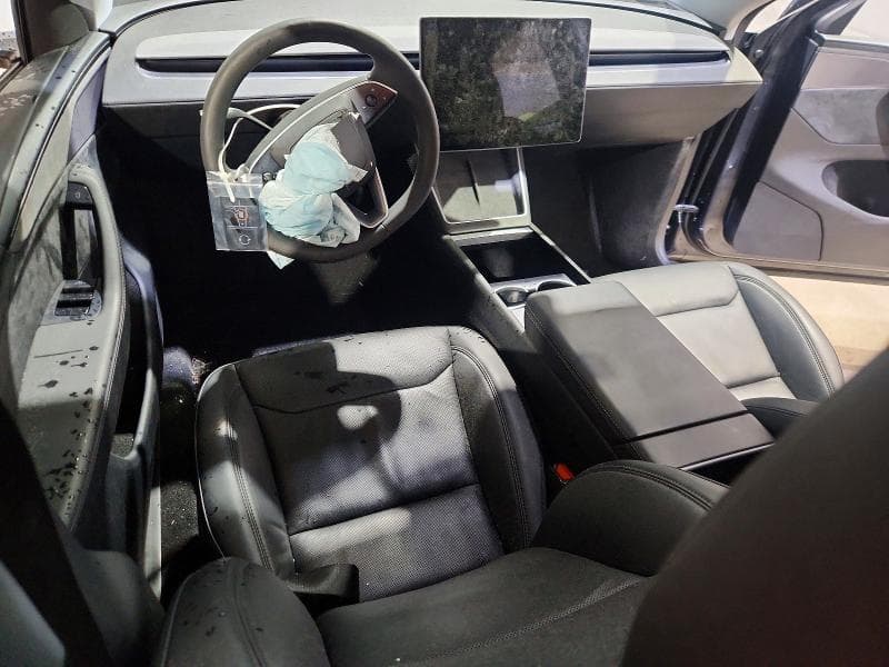 2026 TESLA MODEL Y 8