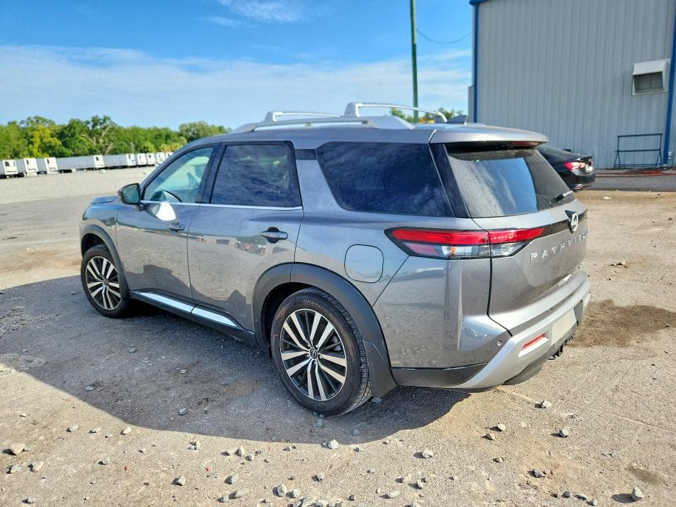 2025 NISSAN PATHFINDER PLATINUM 2