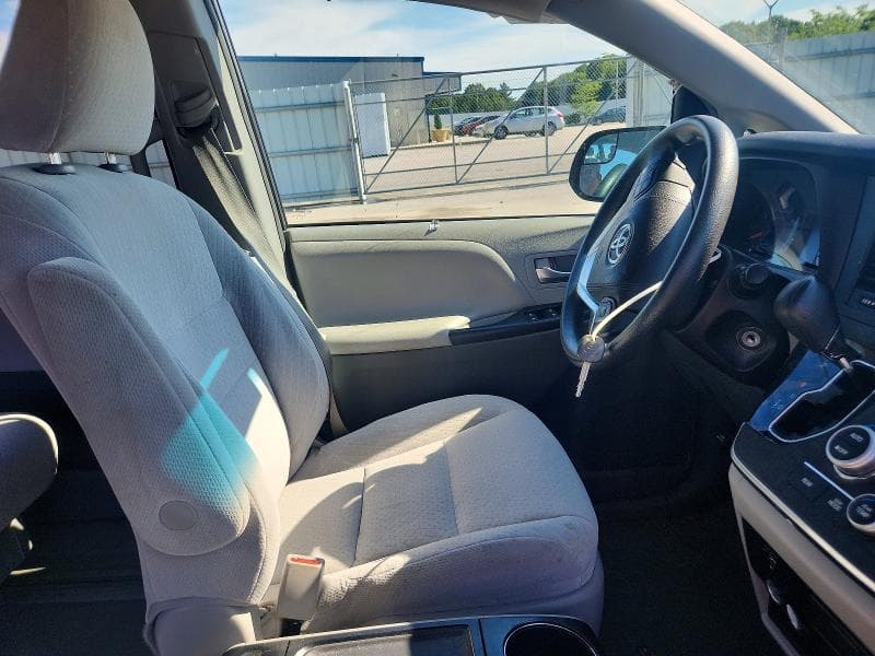 2017 TOYOTA SIENNA LE 7