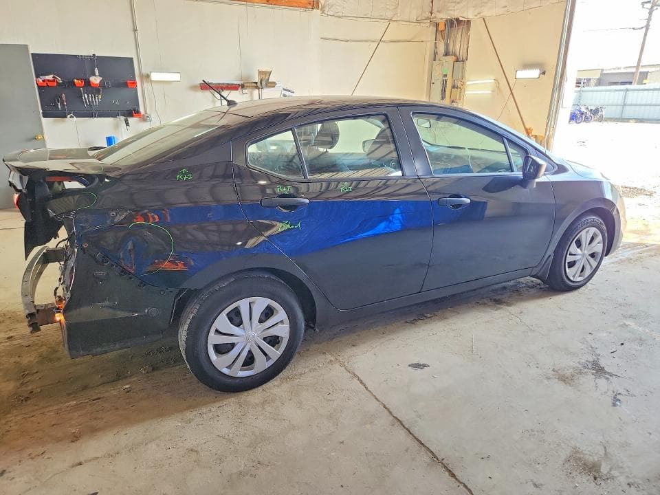 2021 NISSAN VERSA S 3
