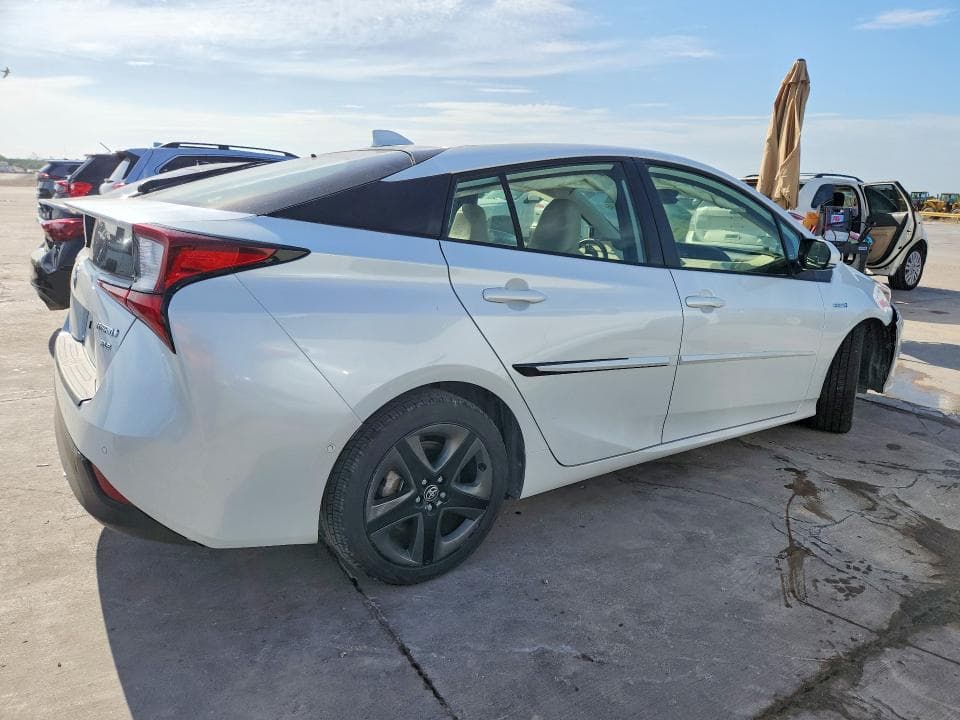 2022 TOYOTA PRIUS XLE 3