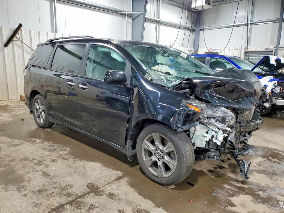 2019 TOYOTA SIENNA SE 7-PASSENGER 4