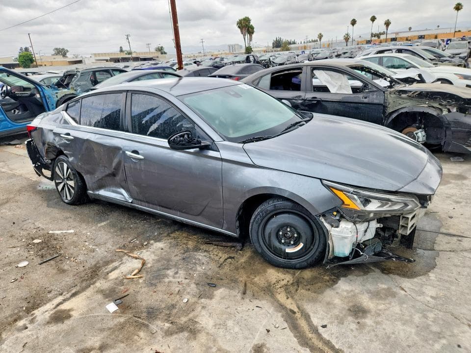 2021 NISSAN ALTIMA SV 4