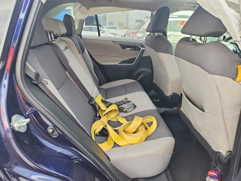 2019 TOYOTA RAV4 XLE 11
