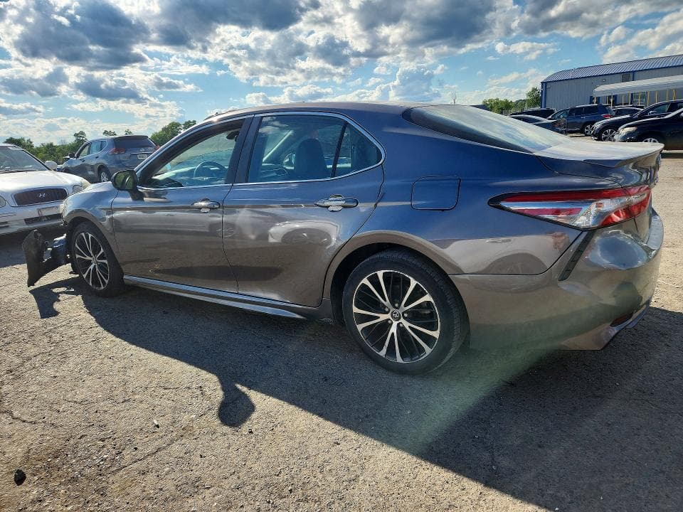 2018 TOYOTA CAMRY SE 2