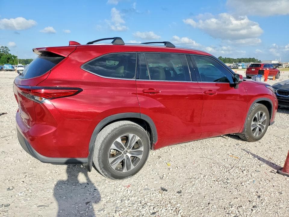 2021 TOYOTA HIGHLANDER XLE 3