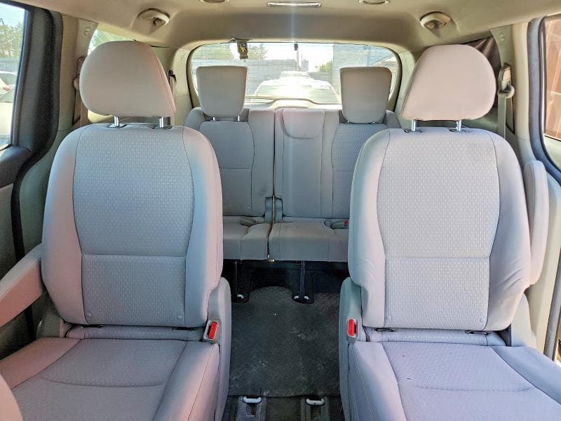2017 KIA SEDONA LX 10