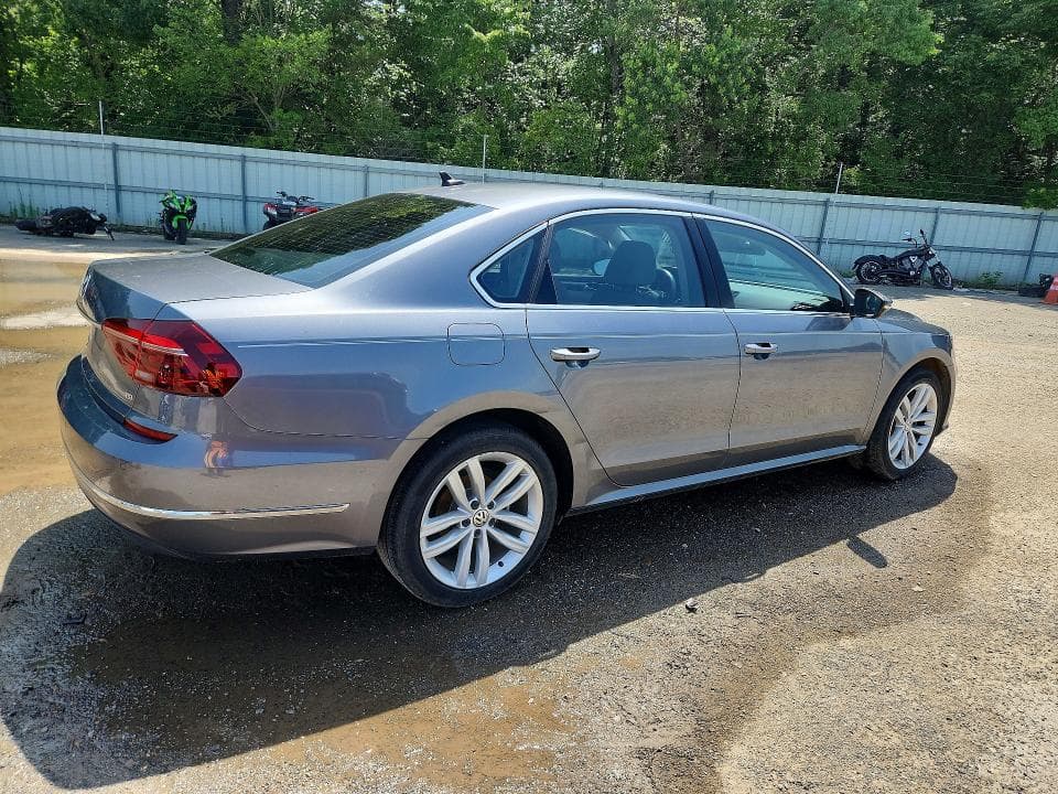 2018 VOLKSWAGEN PASSAT SE 3