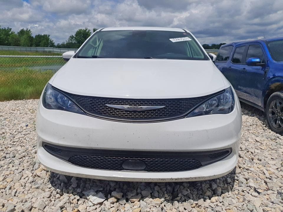 2023 CHRYSLER VOYAGER LX 5