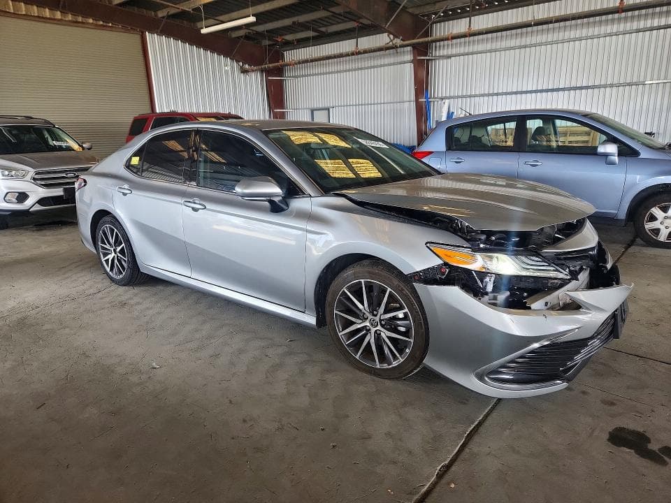 2023 TOYOTA CAMRY XLE 4