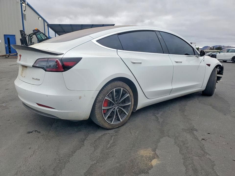 2018 TESLA MODEL 3 3