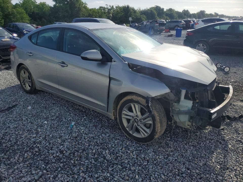 2020 HYUNDAI ELANTRA SEL 4