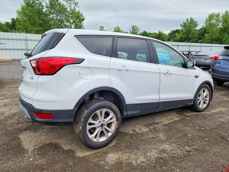 2019 FORD ESCAPE SE 3