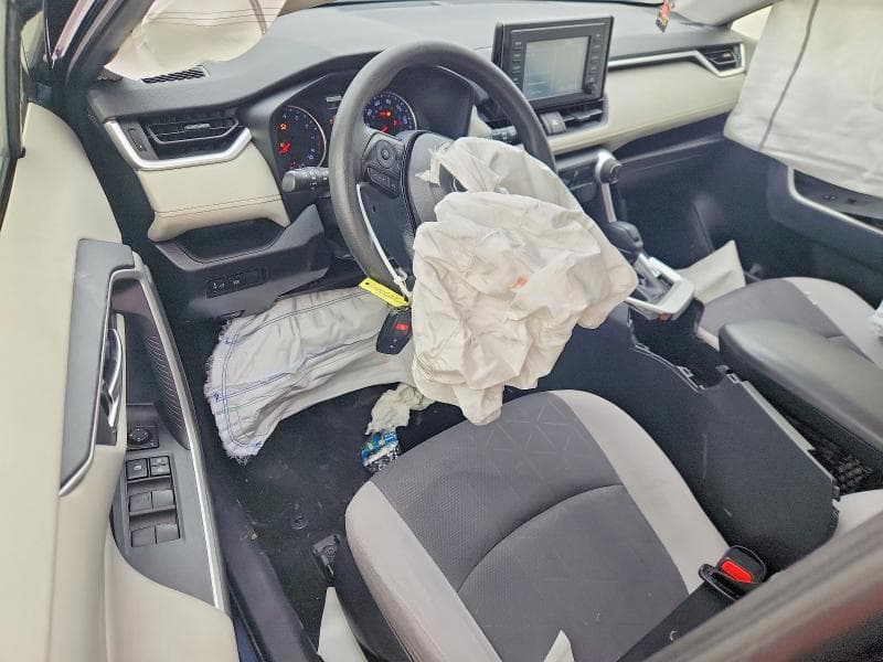 2019 TOYOTA RAV4 XLE 8