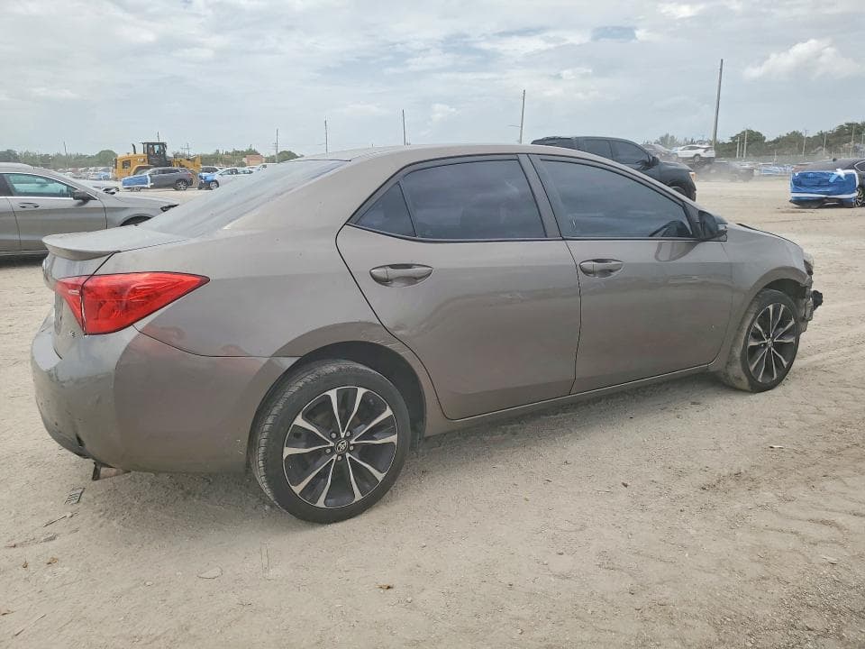 2018 TOYOTA COROLLA SE 3