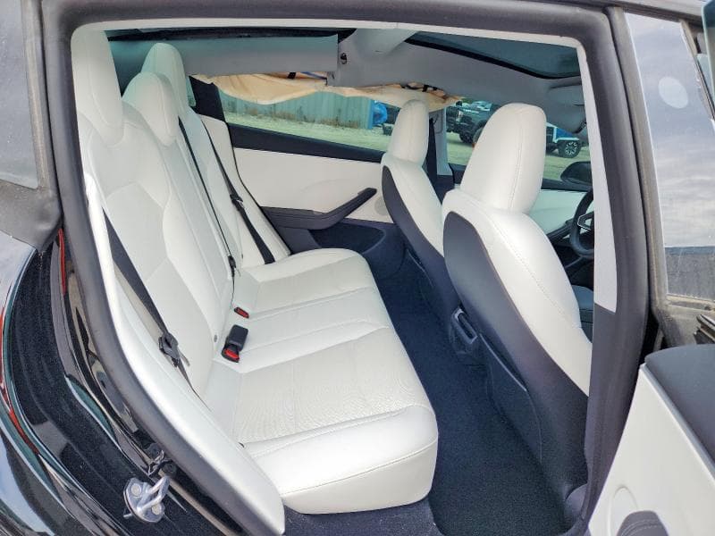 2025 TESLA MODEL 3 10