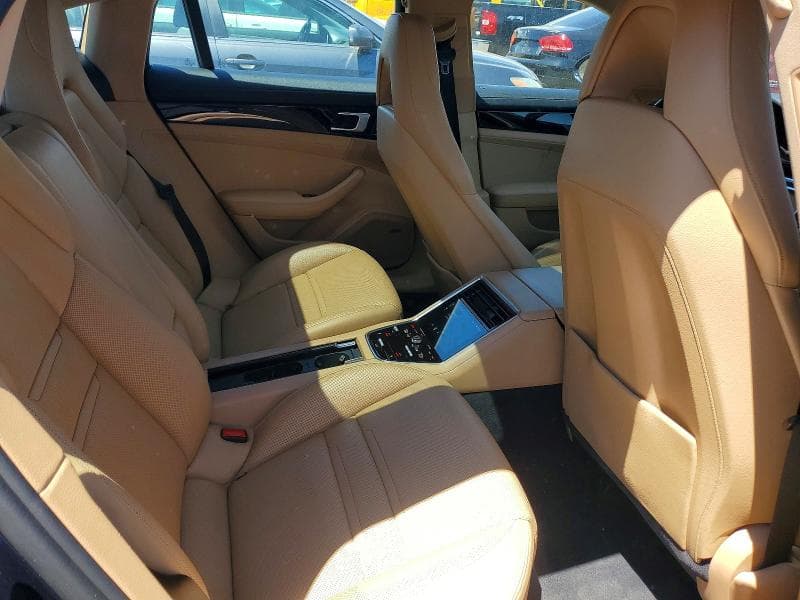 2018 PORSCHE PANAMERA 4 10