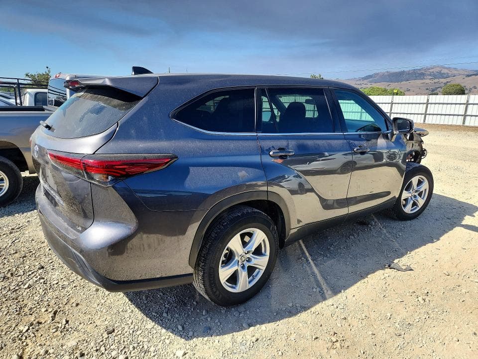 2022 TOYOTA HIGHLANDER LE 3
