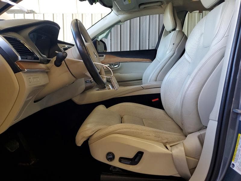 2017 VOLVO XC90 T8 7