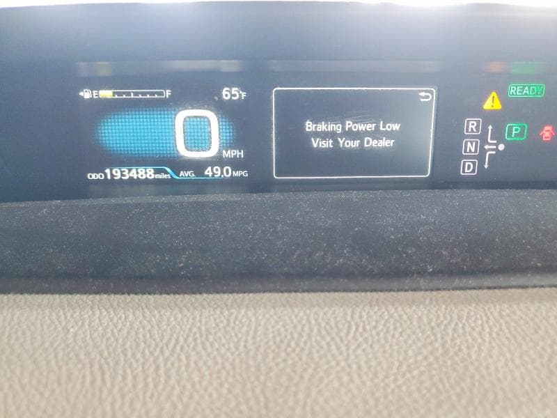 2017 TOYOTA PRIUS THREE 9