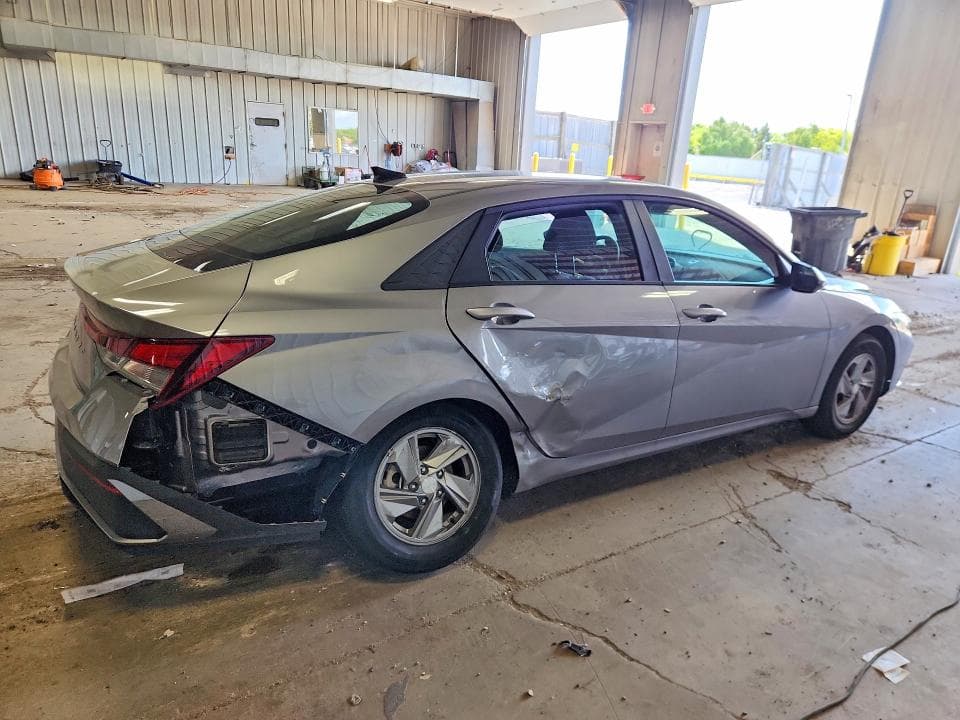 2025 HYUNDAI ELANTRA SE 3